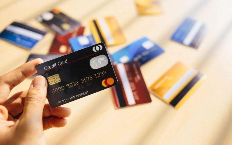 Thẻ tín dụng cho phép bạn giao dịch mà không cần có tiền trong thẻ