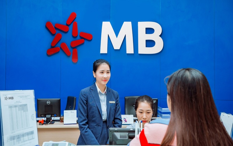 Khách hàng rút tiền gửi số trực tiếp cần đến văn phòng hoặc chi nhánh MB Bank