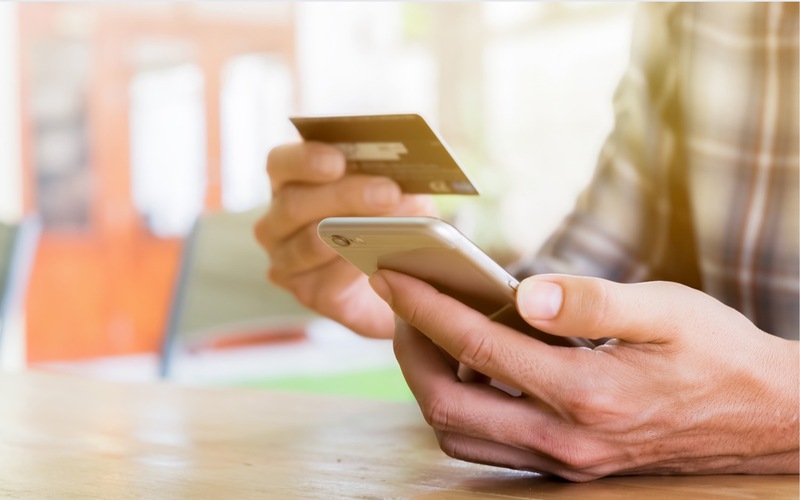 Tra cứu số dư bằng SMS Banking giúp người dùng không cần làm thủ tục phức tạp